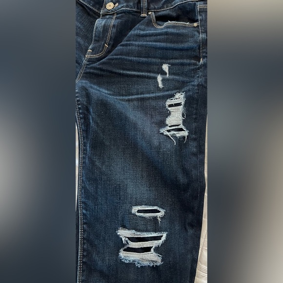 WHBM Dark Wash Distressed Crop Jean - Size 6 - Picture 2 of 7